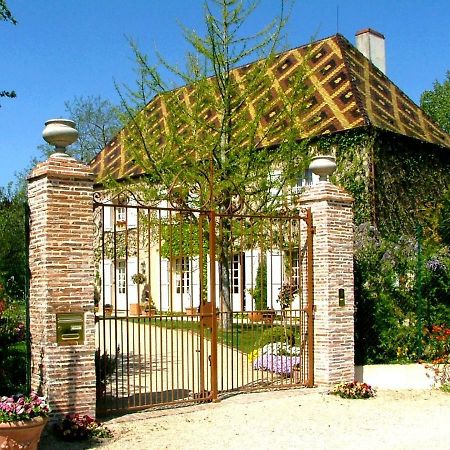 Bed and Breakfast Le Petit Manoir Des Bruyeres Villefargeau Екстер'єр фото