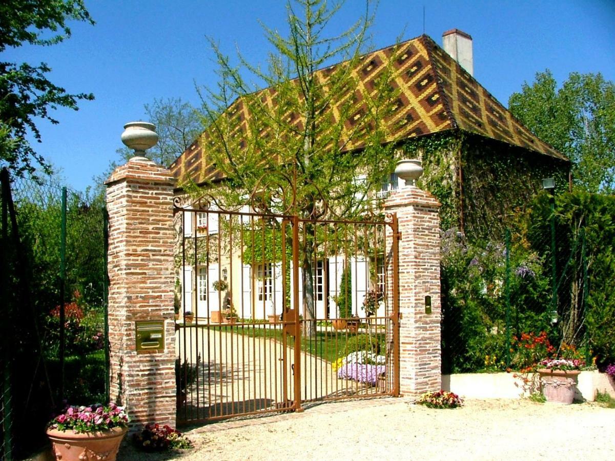 Bed and Breakfast Le Petit Manoir Des Bruyeres Villefargeau Екстер'єр фото